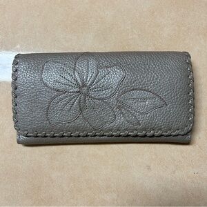 Hiroko Koshino Femmo pebbled Leather Flower Bifold‎ Long Taupe Wallet